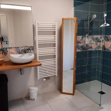 Holiday home Jacuzzi Au Pied De La Baie Du Mont St Michel