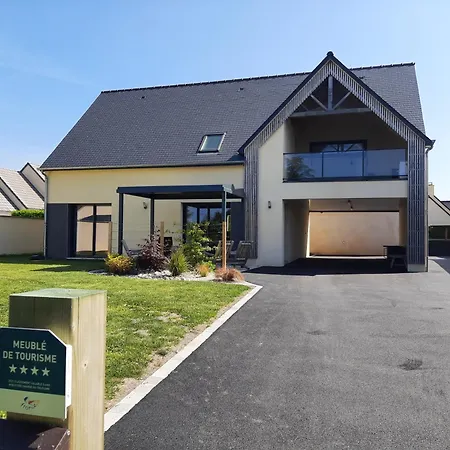 Jacuzzi Au Pied De La Baie Du Mont St Michel Holiday home *